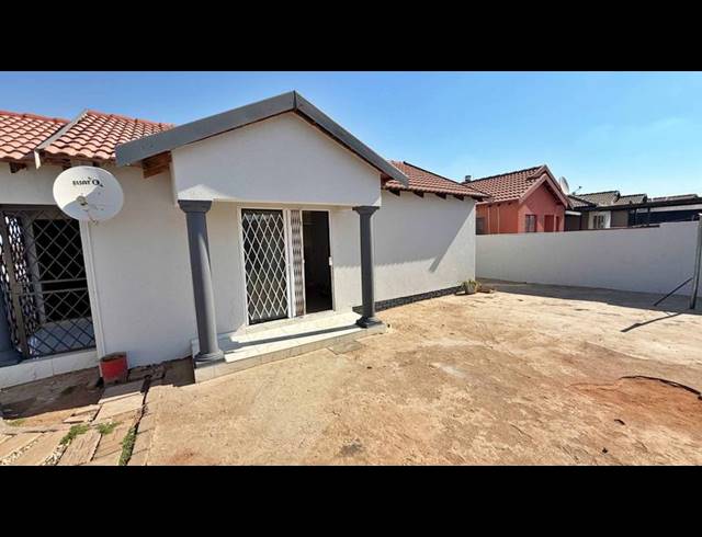 2 BEDROOM HOUSE FOR SALE IN SOSHANGUVE VV